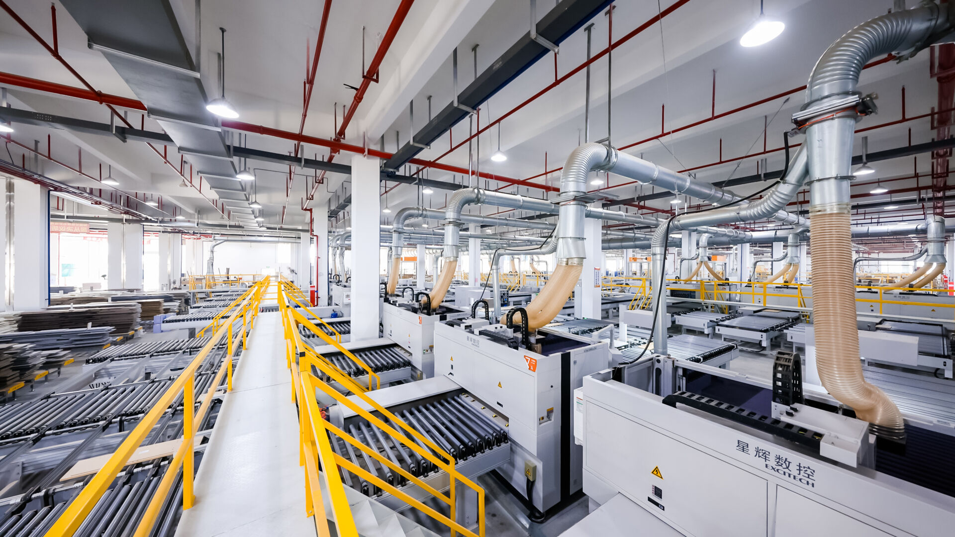 Dây chuyền sản xuất tại nhà máy GoldenHome